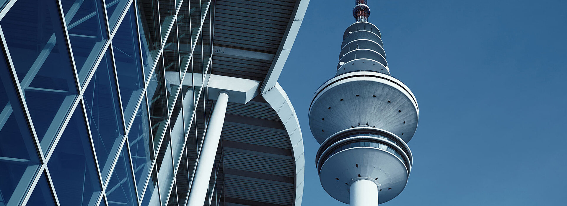 Aufnahme des Fernsehsturms und der Fassade der Hamburg Messe & Congress